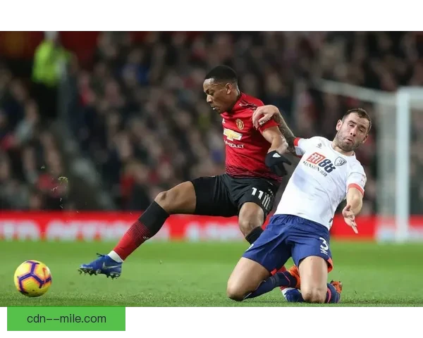 德里赫特携马兹拉维打包告别拜仁红魔曼联防线迎来双星重组新纪元